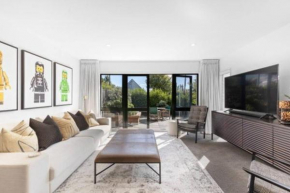 Plush Upmarket close Hagley Park 2Bdrms 2 Bthrms